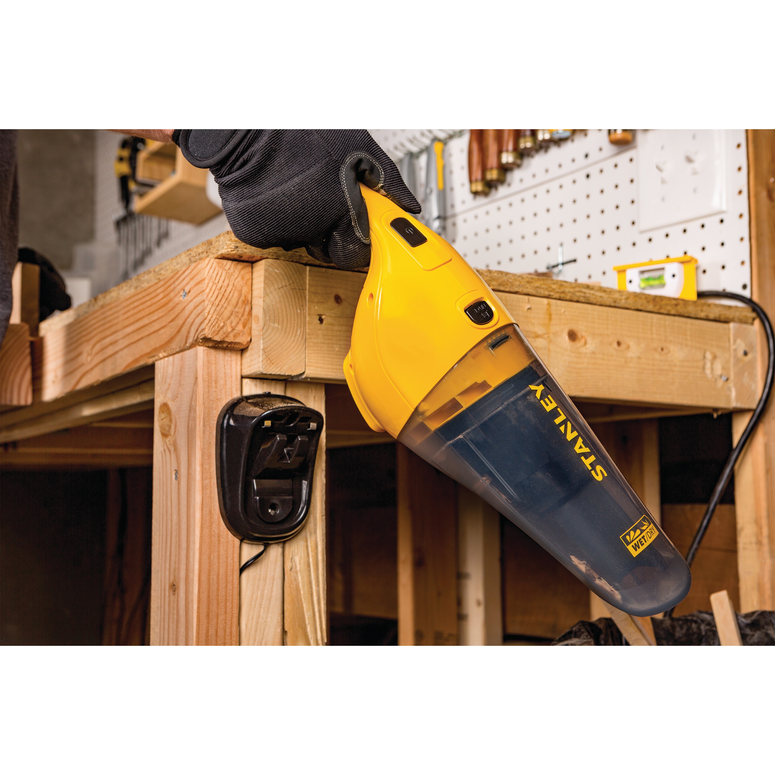 Stanley Tools - Cordless Handheld WetDry Vacuum - STHV215BW